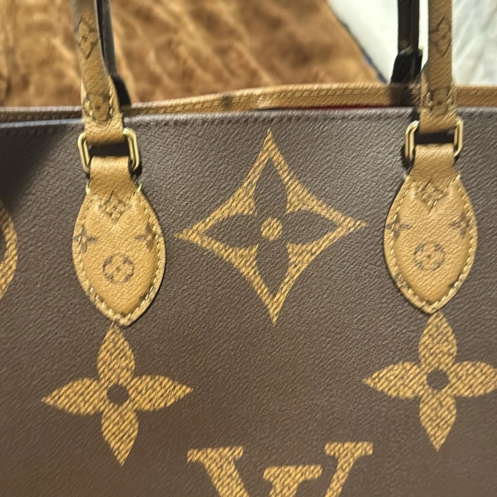 New. Never carried. Comes w dust bag and box. - Picture 6 of 6